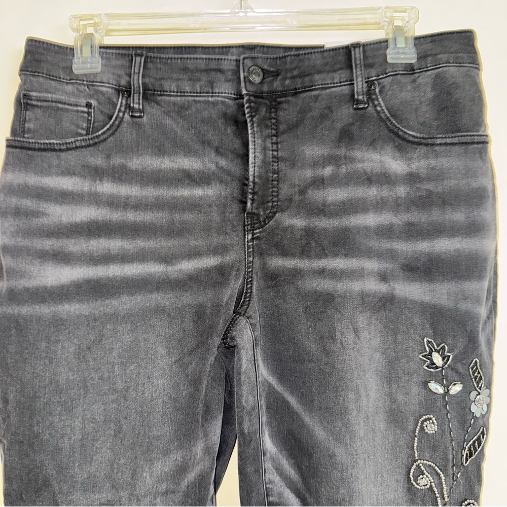Chico’s Black So Slimming Beaded Vines Girlfriend Slim Leg Jean 2.5P NWT! - Picture 4 of 8